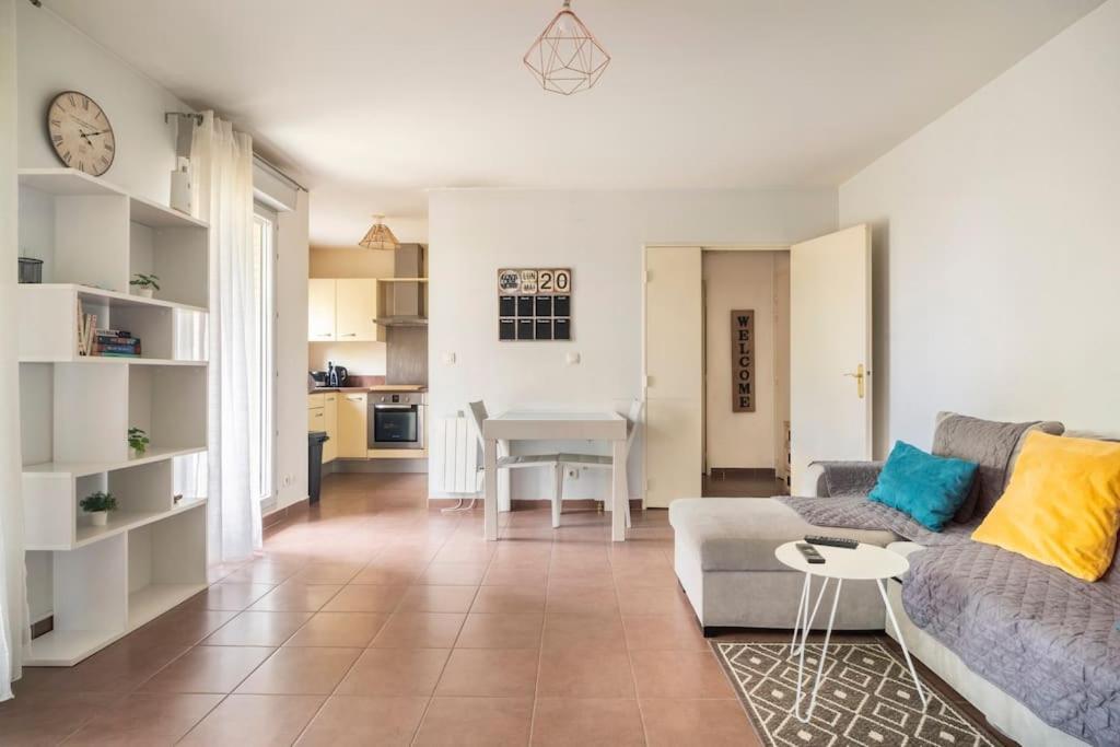 Appartement Avec Jardin Et Terrasse Pres De Paris Mantes-la-Jolie Dış mekan fotoğraf